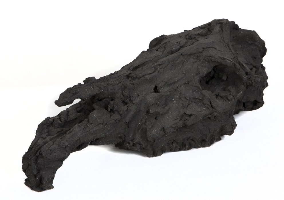 Pferd, 37 x 16 x 13 cm, schwarzer, gebrannter Ton